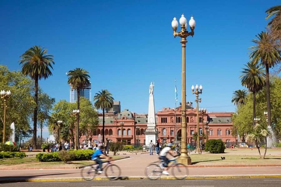 5hs Small Group City Tour of Buenos Aires with Street Food - Retiro, Recoleta, and the city’s elegant north