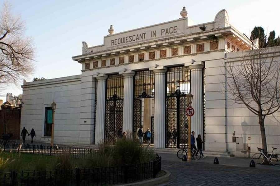 5hs Small Group City Tour of Buenos Aires with Street Food - What the small group changes