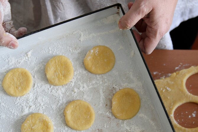 BA: Empanadas and Alfajores Cooking Experience in Palermo - Choosing between meat and vegan empanadas