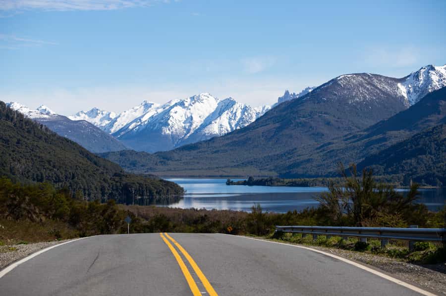 Bariloche: Full-Day El Bolsón and Puelo Lake Tour - The two-hour ride from Bariloche
