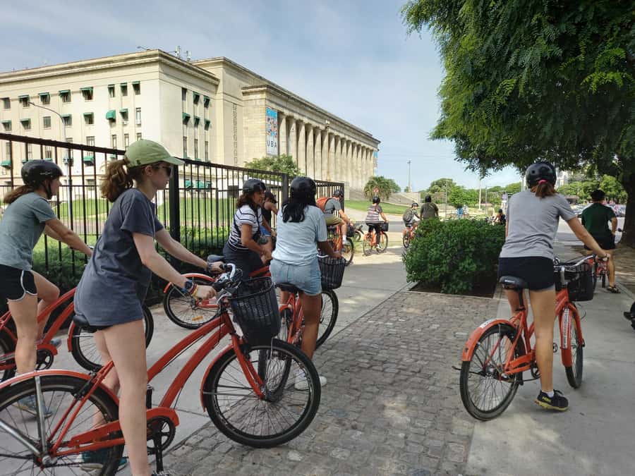 Bike Tour: Buenos Aires to the North - Plaza Francia and Recoleta’s polished side