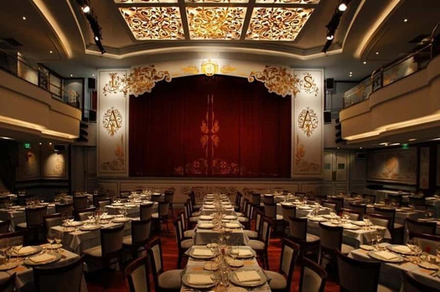 Buenos Aires: Cafe Los Angelitos Tango Show, Optional Dinner - When the lights dim and tango begins