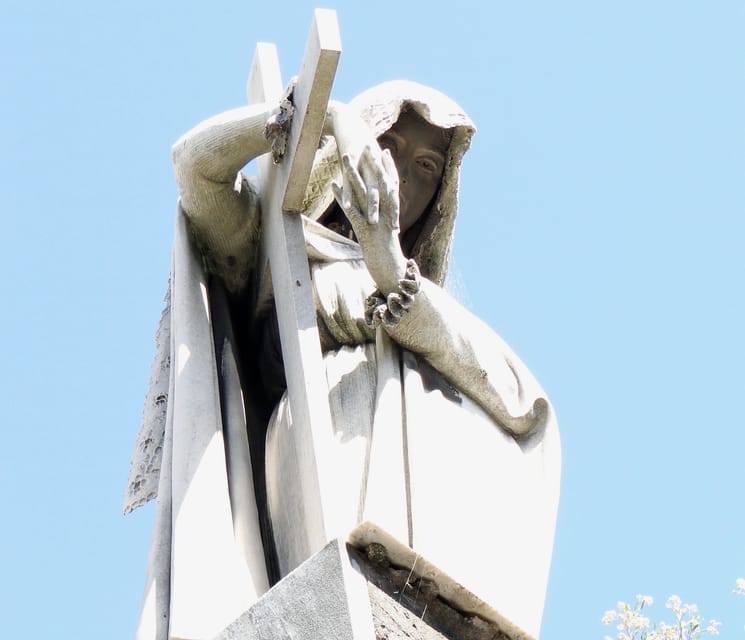 Buenos Aires: City Highlights Guided Tour with Transfer - Recoleta closes with elegant streets and a different city mood