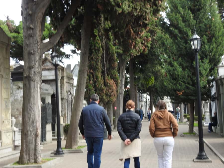 Buenos Aires: City Highlights Guided Tour with Transfer - The guide can make or break a short tour