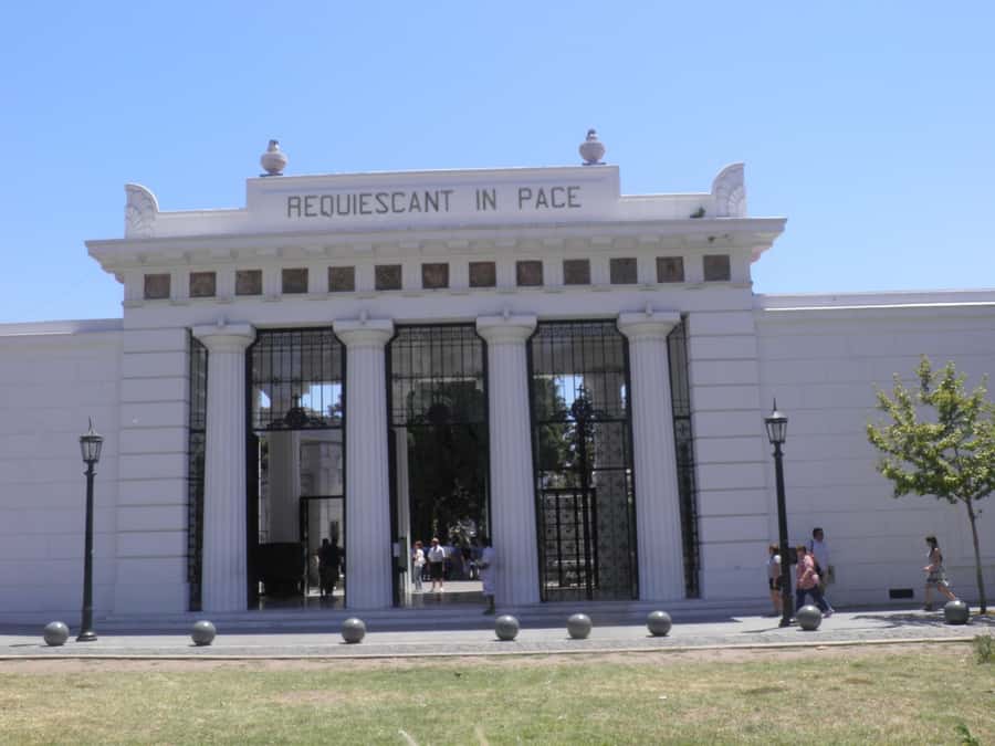 Buenos Aires: City Highlights Guided Tour with Transfer - Is $38 a fair price?