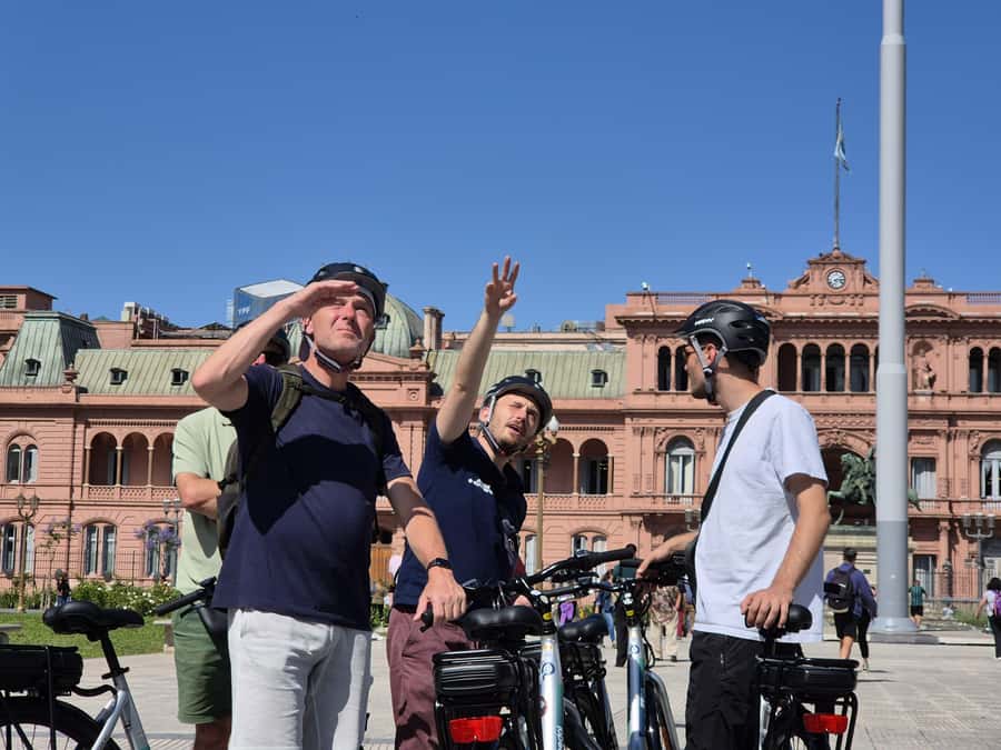 Buenos Aires: E-Bike Tour in the South Circuit of Buenos Aires - Plaza de Mayo and the old center
