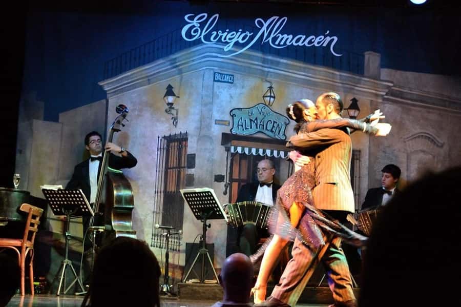Buenos Aires: El Viejo Almacen Tango Show & optional Dinner - Arriving in San Telmo and entering the historic venue
