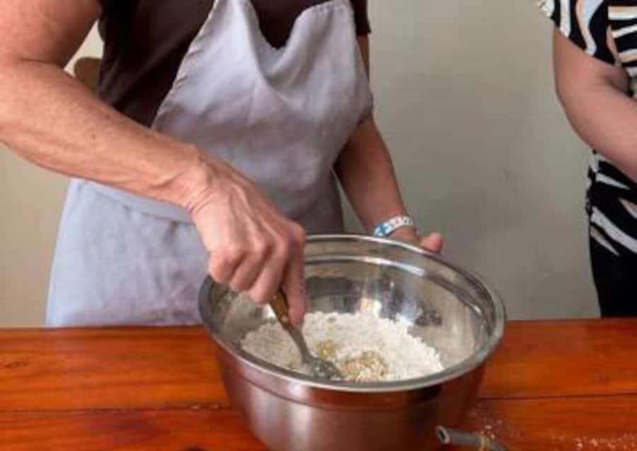 Buenos Aires: Empanadas and Alfajores Guided Cooking Class - Key points at a glance