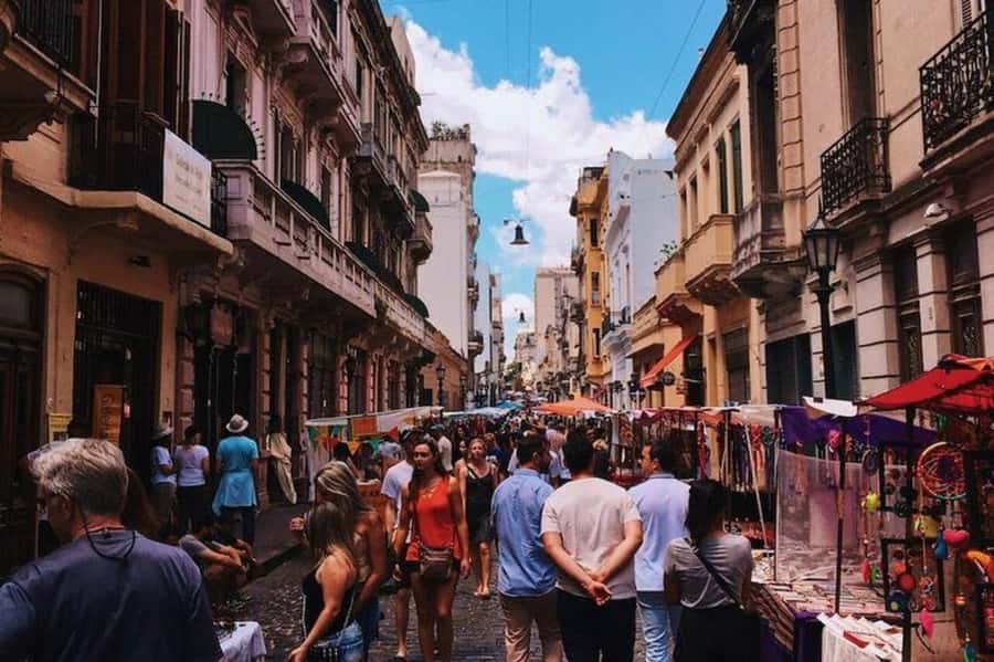 Buenos Aires Fairs: San Telmo & Mataderos Cultural Tour - The ride southwest changes the subject completely