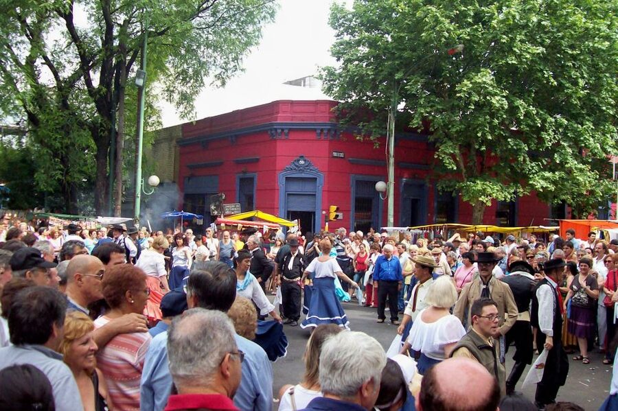 Buenos Aires Fairs: San Telmo & Mataderos Cultural Tour - What the bilingual guide adds to the day