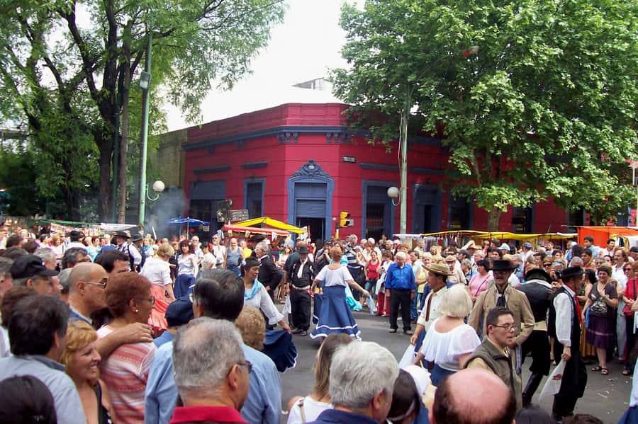 Buenos Aires Fairs: San Telmo & Mataderos Cultural Tour - Mercado de San Telmo adds food and everyday atmosphere
