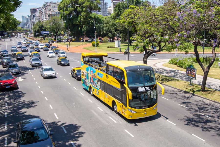 Buenos Aires Hop-On Hop-Off Bus and Exclusive Benefits - Plaza de Mayo, the Obelisk, and central Buenos Aires