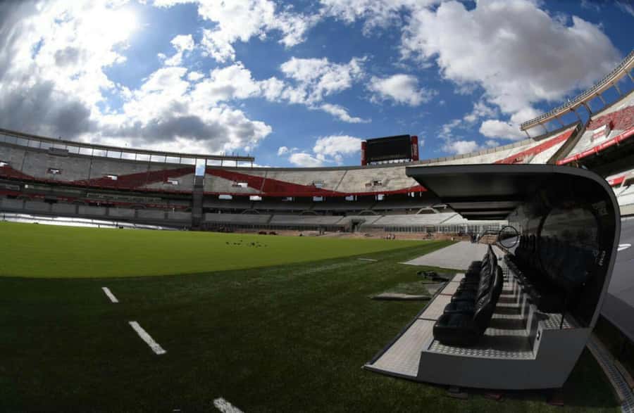Buenos Aires: Hop-On Hop-Off Bus and Football Museums - River Plate Museum and the Monumental Stadium