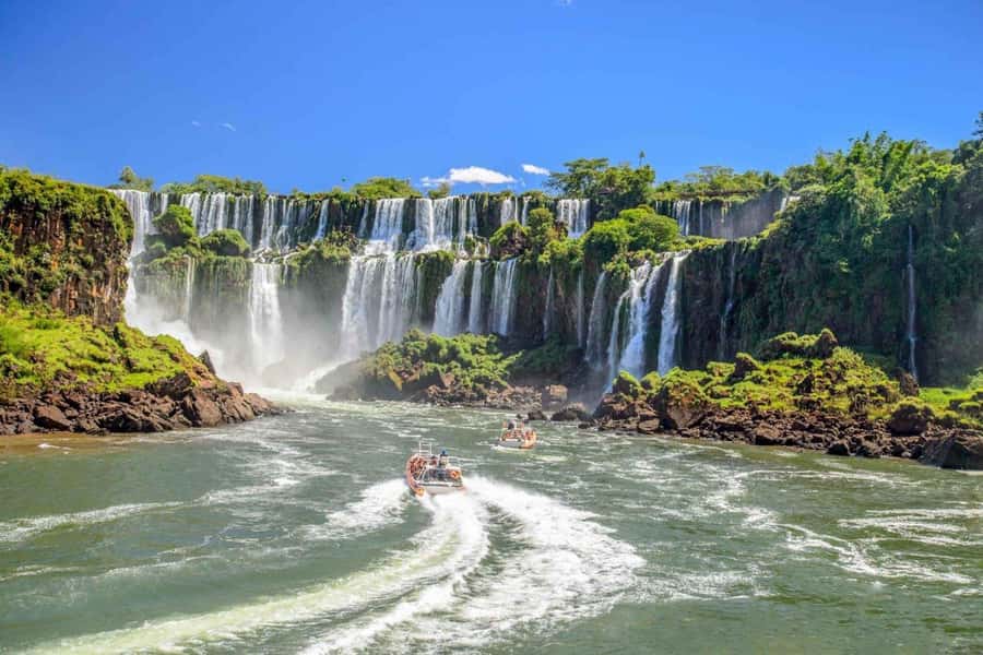 Buenos Aires: Iguazu Falls Private Day Trip with Airfare - Lunch and a pause inside the park