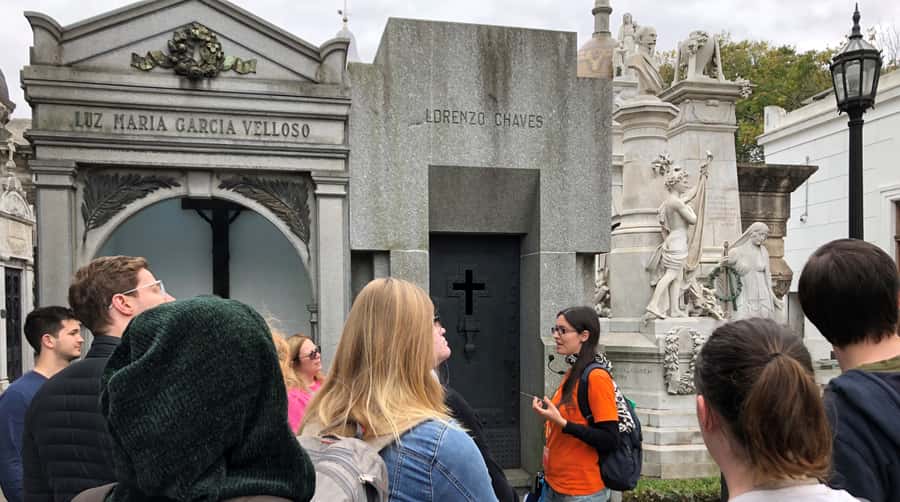 Buenos Aires: La Recoleta Cemetery Guided Tour in English - Why Recoleta Cemetery deserves two hours