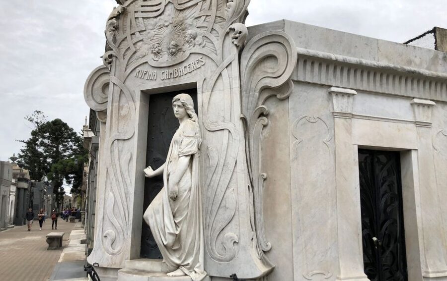 Buenos Aires: La Recoleta Cemetery Guided Tour in English - Presidents, families, and the story of Buenos Aires