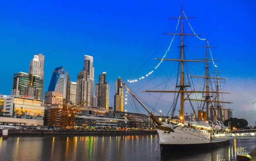 Buenos Aires Premium city tour with street food - Plaza de Mayo and the city’s political center