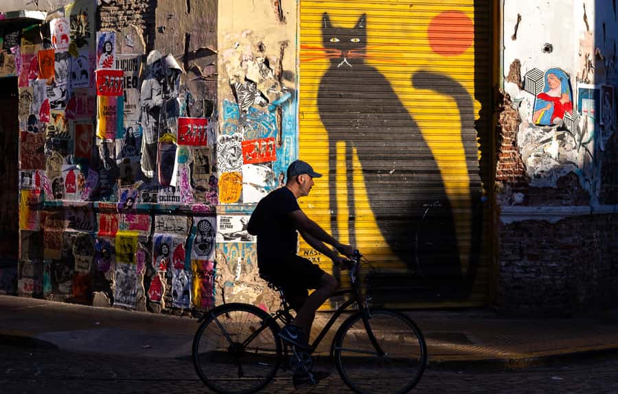 Buenos Aires: Private Photo Tour for Ammateur Photographers - Taking the bus from La Boca to San Telmo