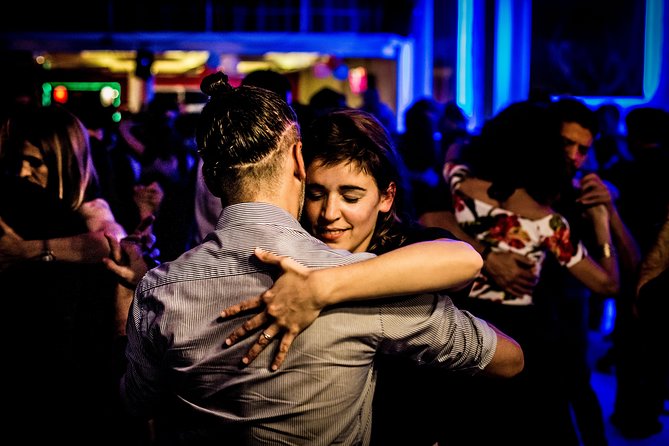 Buenos Aires: Private Tango Lesson - Starting with the embrace, posture, and tango walk