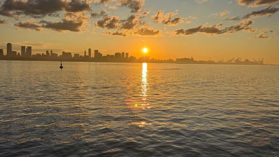 Buenos Aires: Puerto Madero Sunset Cruise with Open Bar - Key points at a glance
