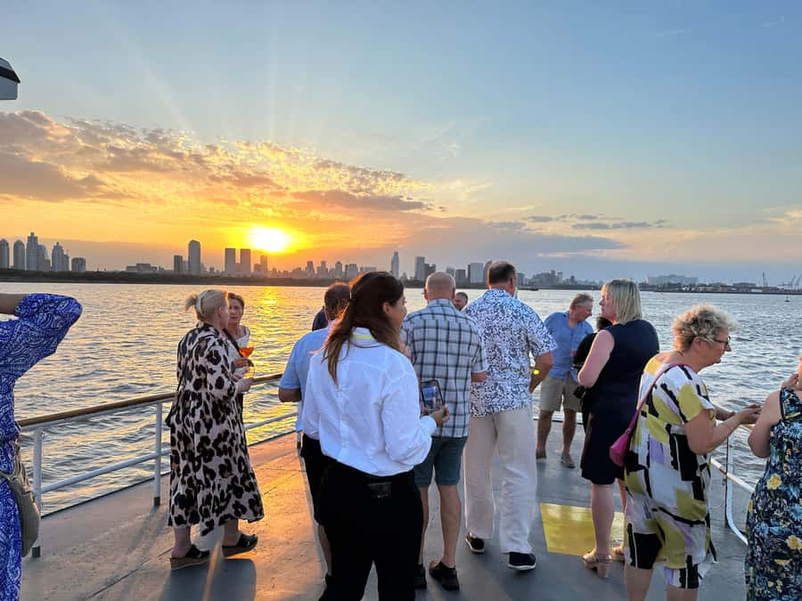 Buenos Aires: Puerto Madero Sunset Cruise with Open Bar - My verdict: book it for the mood, not a guided tour