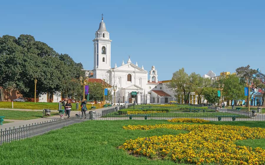 Buenos Aires: Recoleta and Retiro Tip Based Walking Tour - Palacio San Martín and Palacio Paz