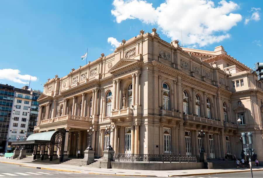 Buenos Aires: Recoleta and Retiro Tip Based Walking Tour - Crossing Avenida 9 de Julio