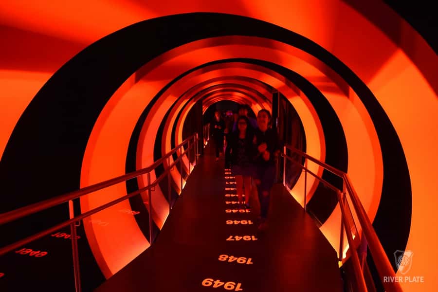 Buenos Aires: River Plate and Boca Juniors Museum Tour - Crossing Buenos Aires to River Plate