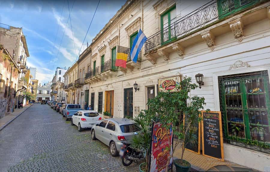 Buenos Aires: San Telmo and Market Guided Walking Tour - Facades, collective houses, and San Telmos changing streets