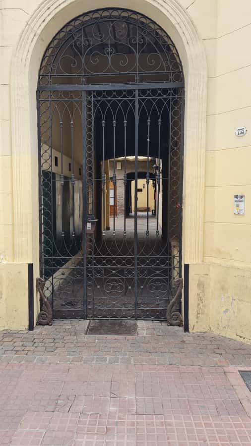 Buenos Aires: San Telmo, History, Bars, and Tango! - Tango venues, bars, and the difference between a show and a milonga