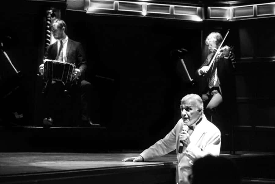 Buenos Aires Tango Show and Dinner in El Querandi - Six dancers and a compact stage