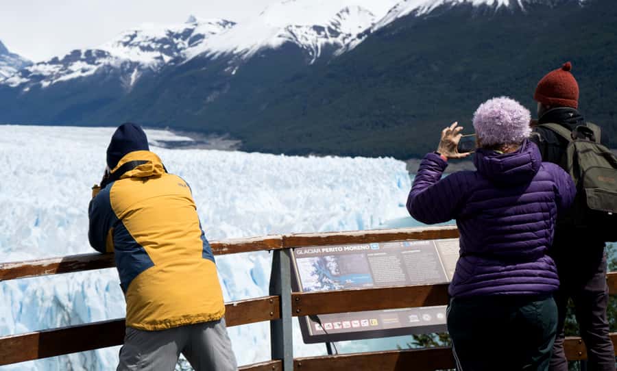 Calafate: Perito Moreno Glacier Guided Full-Day Tour - Curva de los Suspiros gives you the first glacier view