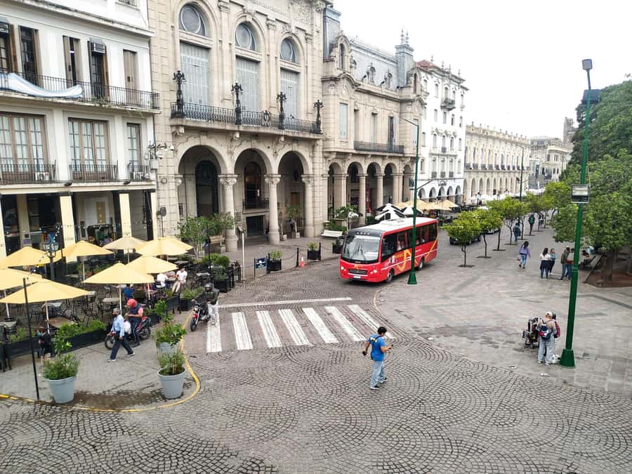 City Tour Salta and San Lorenzo - Salta’s main square sets the tone