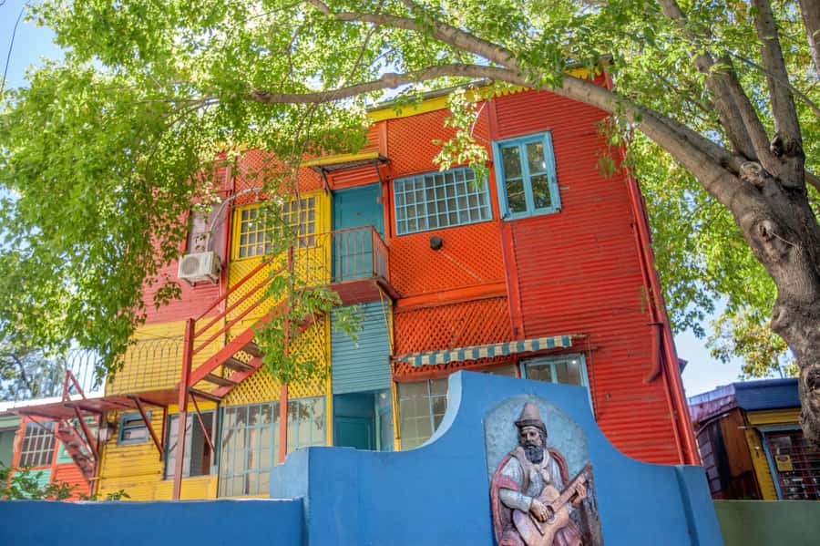 Classic City Tour of Buenos Aires: Neighborhoods and Emblems - La Boca and Caminito: color, art, and a 20-minute stop