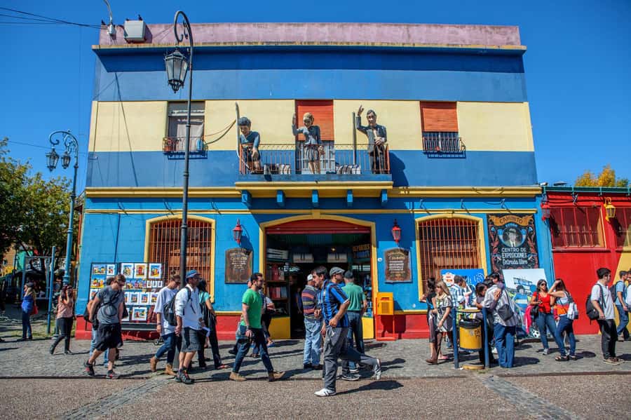 Classic City Tour of Buenos Aires: Neighborhoods and Emblems - Recoleta and Retiro: grand avenues and polished architecture