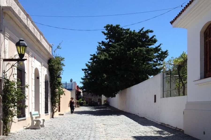 Colonia del Sacramento: Small-Group Day Trip - Entering Colonia through the old city gate