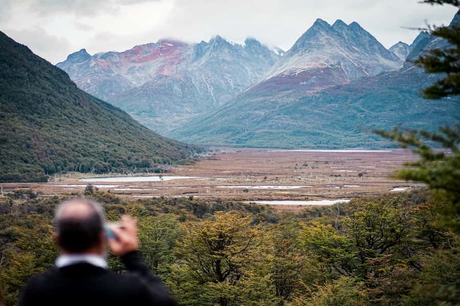 Crossing the Andes: Fagnano and Escondido lakes with lamb - Harwen Winter Center and the southern gin stop