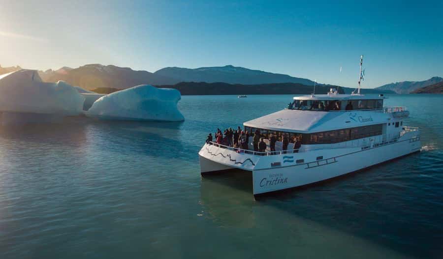 El Calafate: Glacier Cruise & Trekking at Estancia Cristina - Estancia Cristina and the former shearing shed