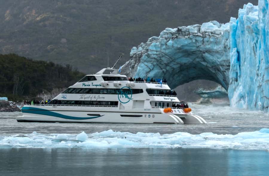 El Calafate: Glaciers Gourmet Experience - Full Day Cruise - Canal de los Témpanos and the northern face of Perito Moreno