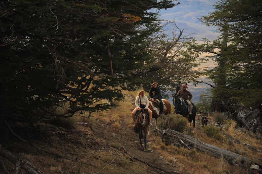 El Calafate: Horseback riding in Cerro Frias - A ranch meal after the ride