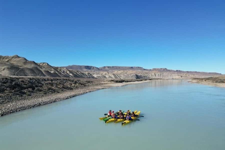 El Calafate: Kayak and Hike La Leona River Tour - Guides, group size, and the feel of the day