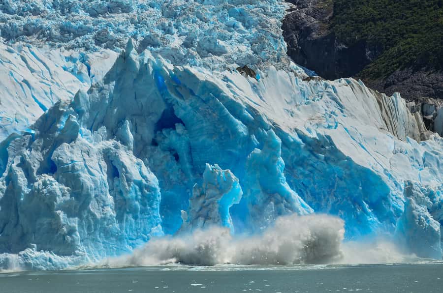 El Calafate: Lake Argentino Upsala Channel Glaciers Cruise - Lunch, drinks, and the Captains Club Cabin