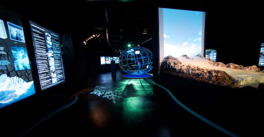 El Calafate: Perito Moreno Glacier, Boat Cruise & Glaciarium - The Glaciarium gives the glacier a second day