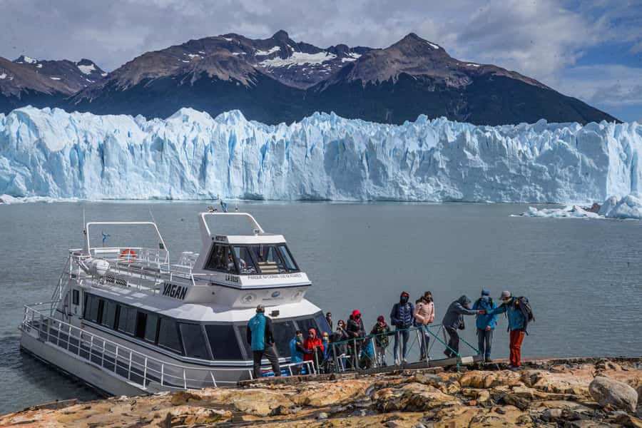 El Calafate: "Perito Moreno Glacier with the Tour - Blue Safari". - The 1.5-kilometer forest and shore hike
