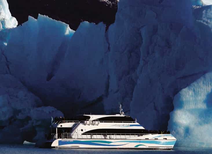 El Calafate: Spegazzini and Upsala Glaciers Boat Tour - Icebergs at the Upsala Channel