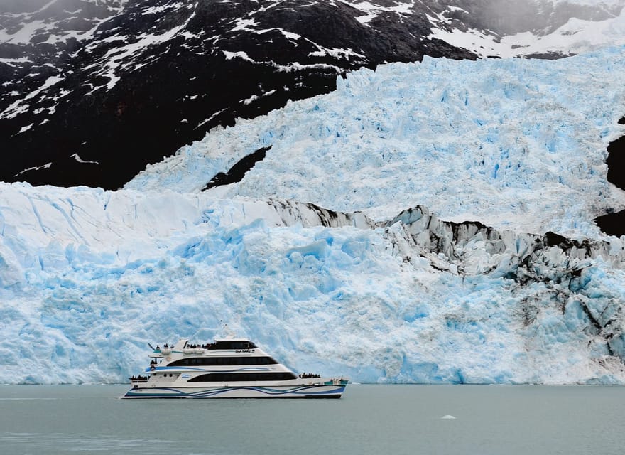 El Calafate: Spegazzini and Upsala Glaciers Boat Tour - The photographer issue and the quality of commentary