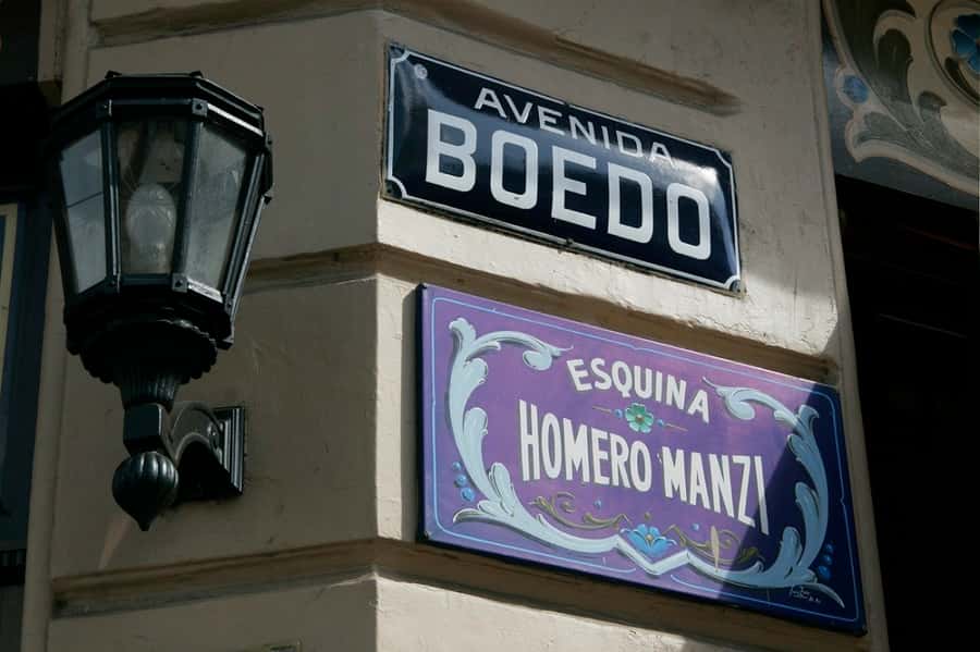 Esquina Homero Manzi Dinner and Tango Show - Arriving in Boedo at Av. San Juan 3601