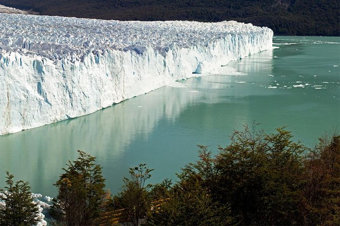 Excursion to the Perito Moreno Glacier, with guide and transfer to / from the hotel - Three hours on the Perito Moreno walkways