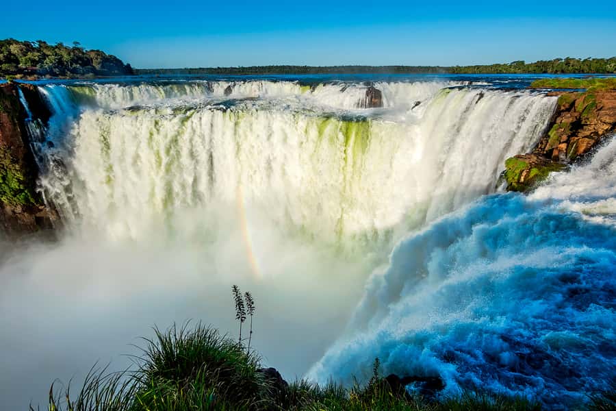 Explore Iguazu Falls in Brazil: An Unforgettable Experience - The 1,200-meter walkway and its changing views