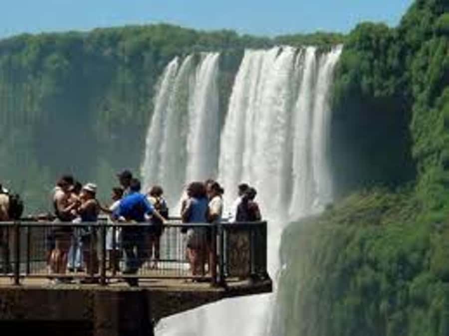 Explore Iguazu Falls in Brazil: An Unforgettable Experience - Food, facilities, and the end of the visit